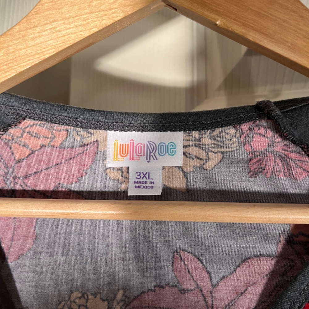 LulaRoe Randy Gray and Floral Shirt Size 3XL - Picture 2 of 2